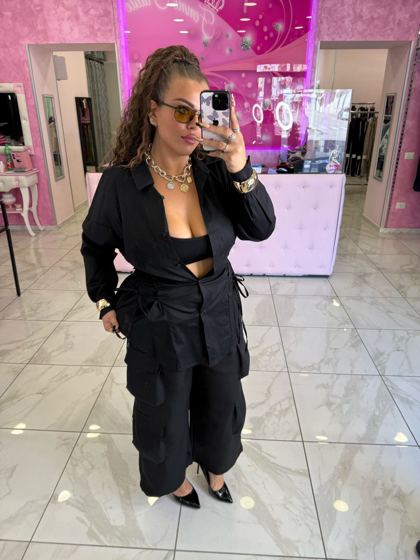 Camicia nera a stringhe